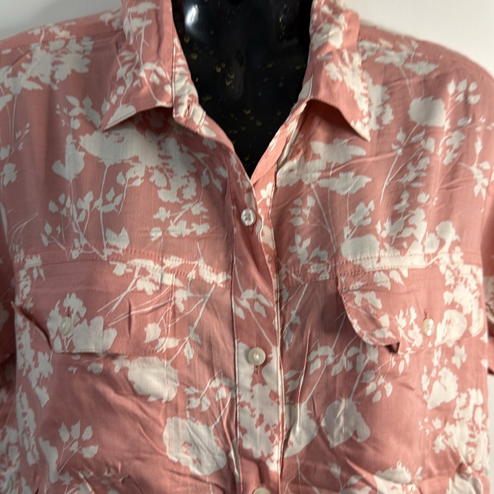 Lucky Brand Pink Floral Button-Down Shirt Notched Collar Size M NWOT - Picture 2 of 4